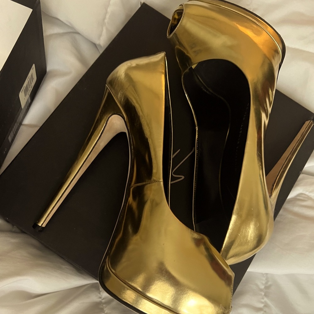 Giuseppe Zanotti Sharon heels good condition gold